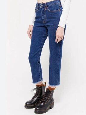 Levi’s Wedgie fray hem jeans 24